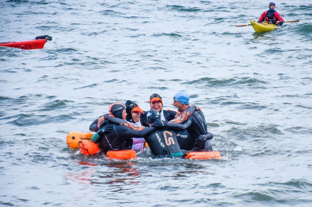 Natación de aguas abiertas: 100 nadadores realizaron su bautismo