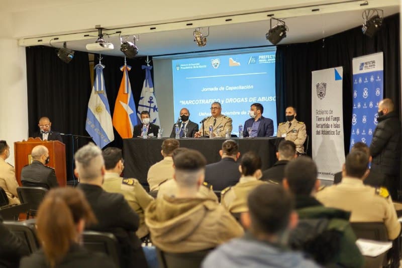 Se realizan jornadas de capacitación de narcotráfico y drogas de abuso