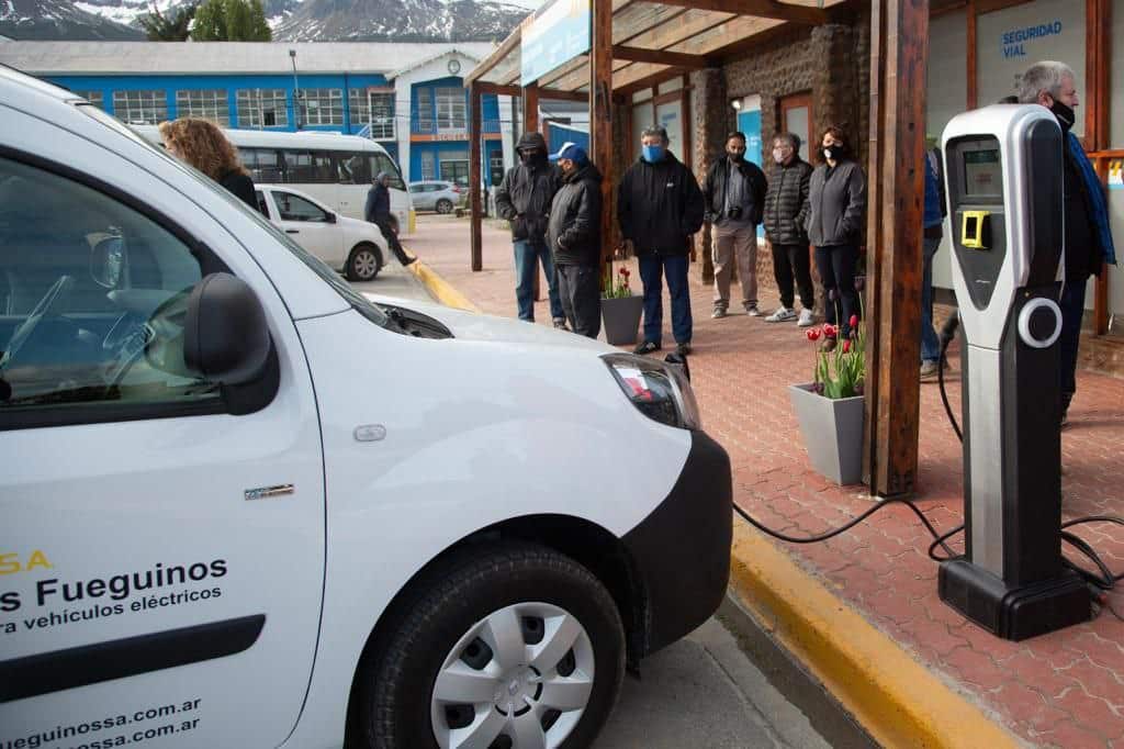 Inauguraron el primer cargador de energía para autos eléctricos