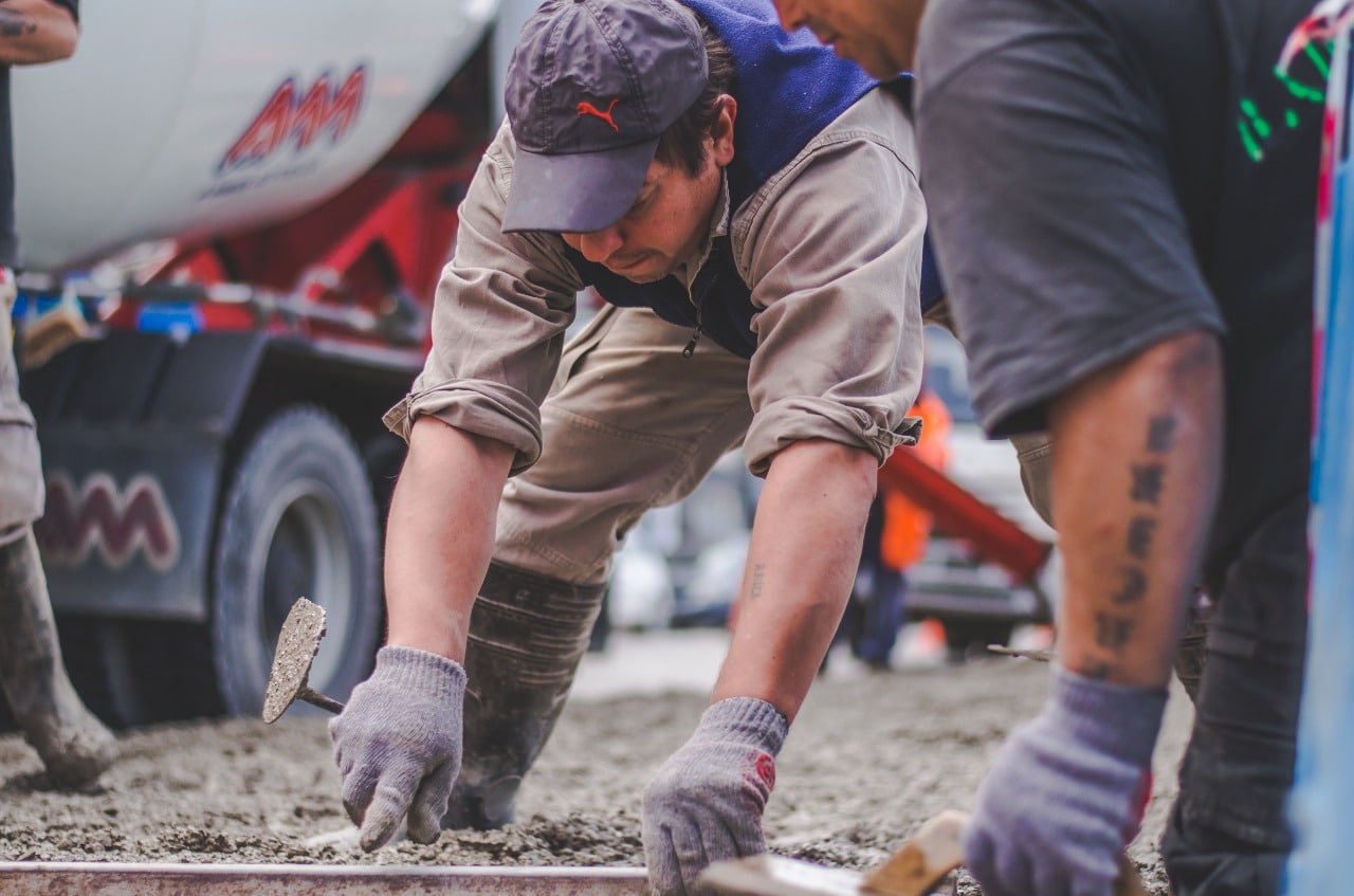 Realizan la reconstrucción de veredas en la Avenida Maipú