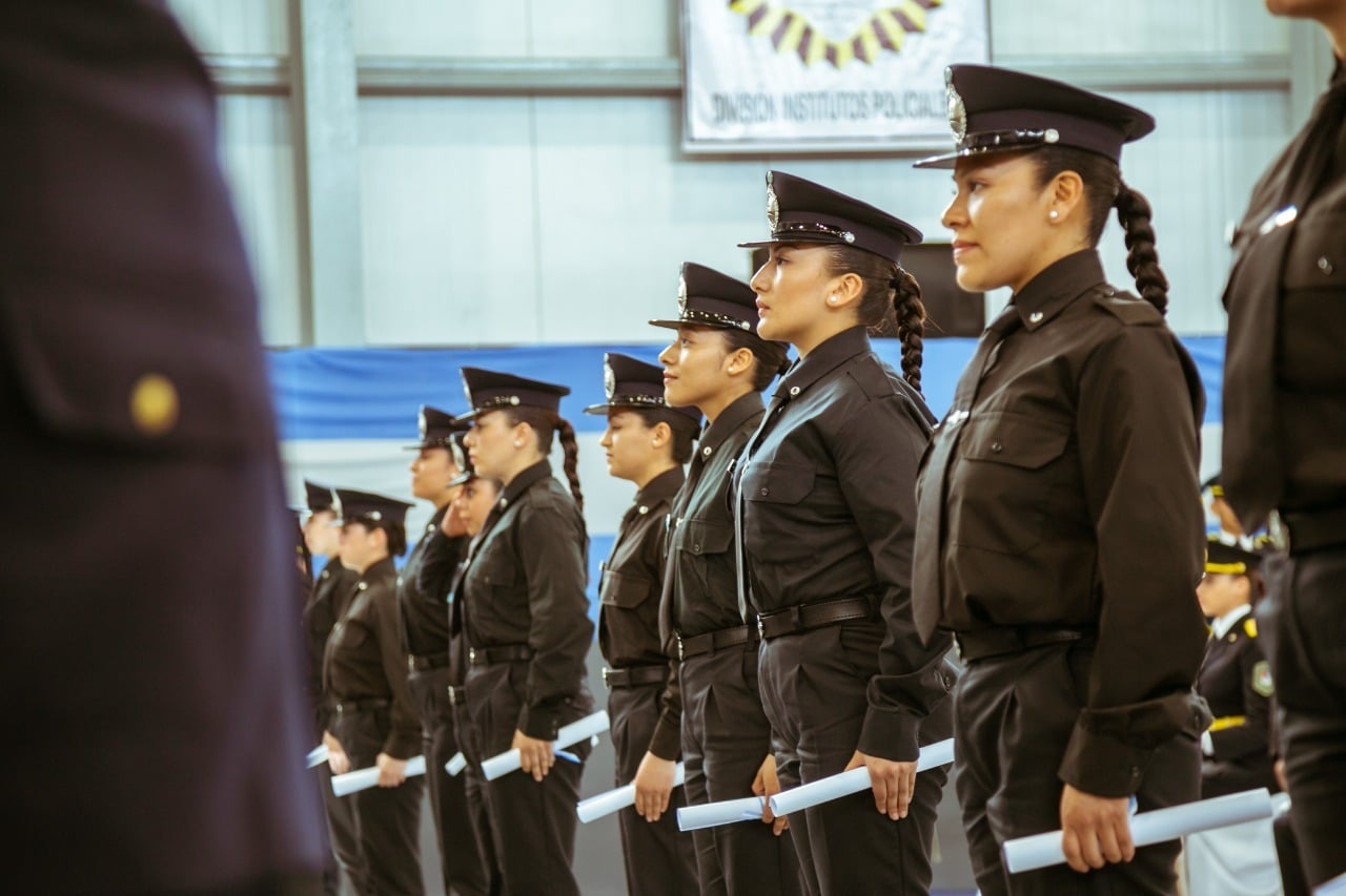 Más de cien mujeres se egresaron de la Escuela de Policía de la provincia
