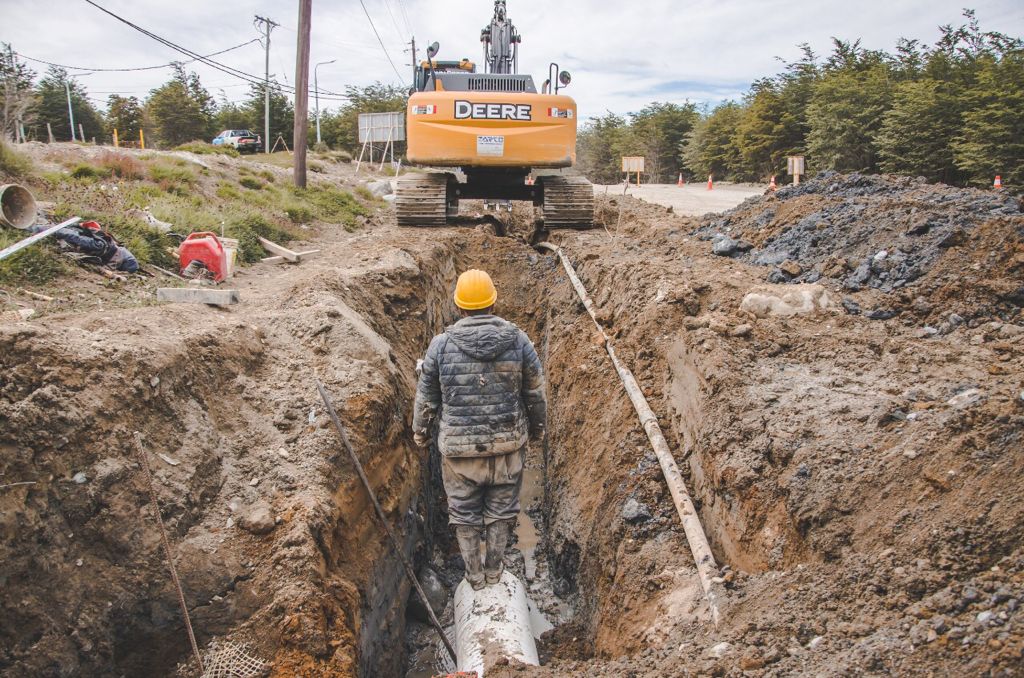 Sigue la construcción del colector cloacal en San Martín