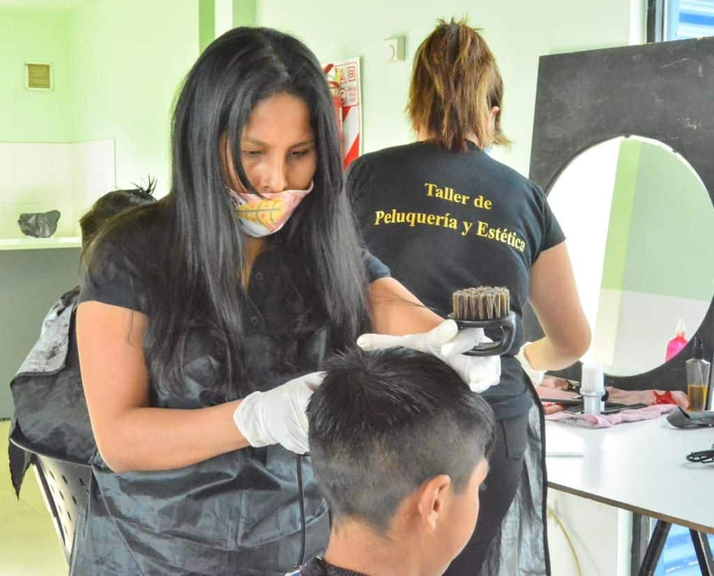 Primera maratón solidaria ‘Corte de pelo para la familia’