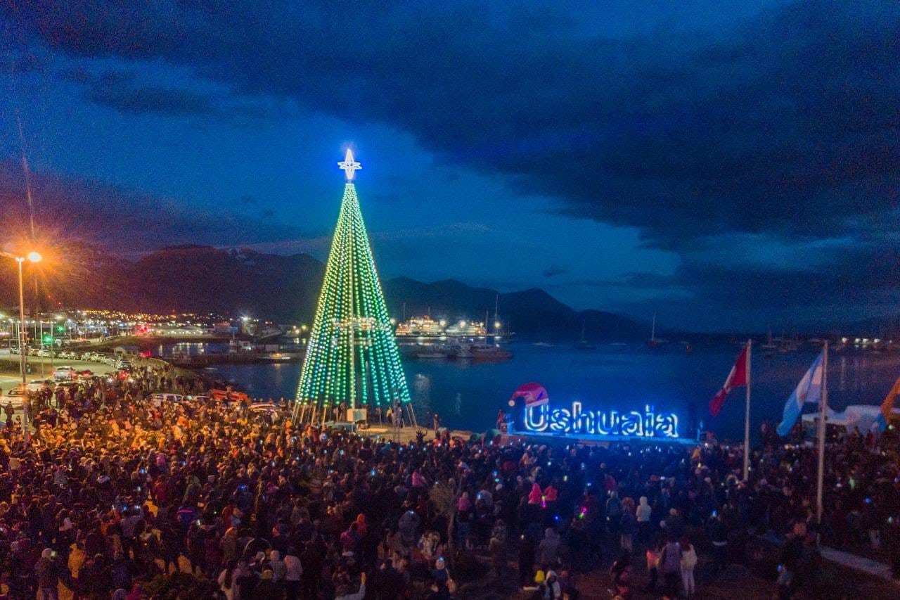 Se encendió el árbol de navidad con gran participación de los vecinos y vecinas