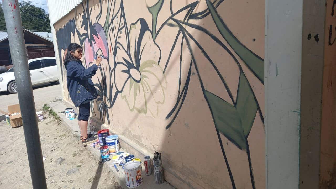 Integrantes del taller del CEPLA pintaron murales en las 640