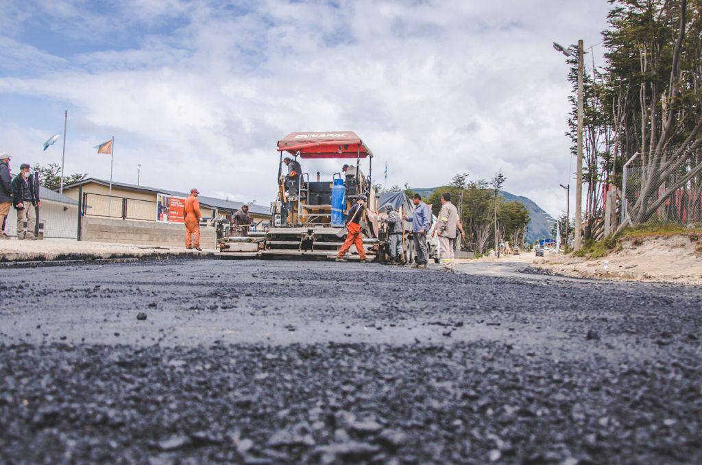 Pavimentaron la calle 11 de Septiembre en el barrio Alakalufes