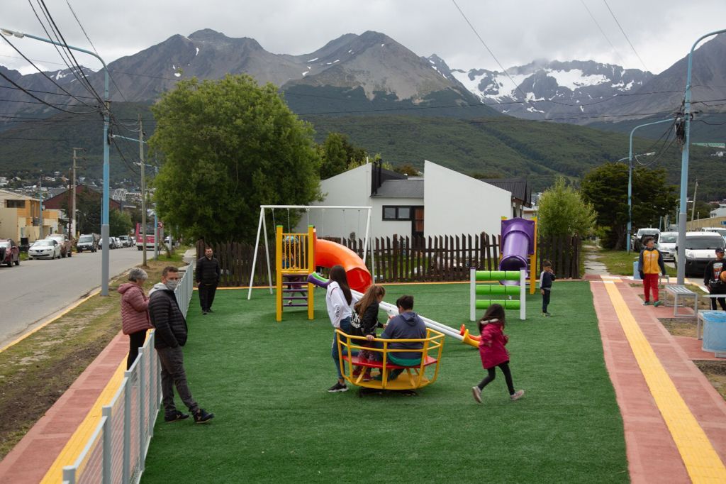 Quedó inaugurada la plaza “Huellas Fueguinas” en el barrio San Salvador