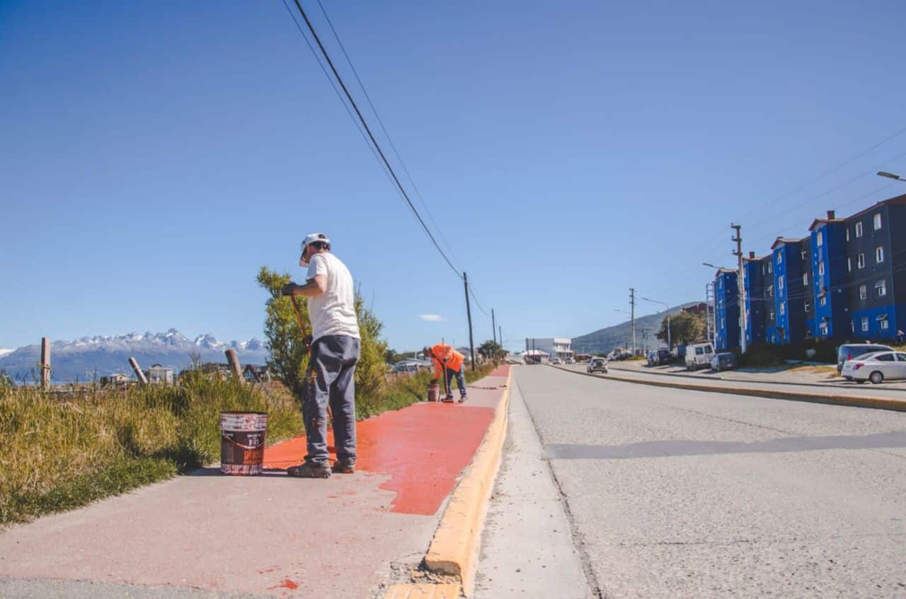 Tareas de mantenimiento en la Av. Hipólito Yrigoyen