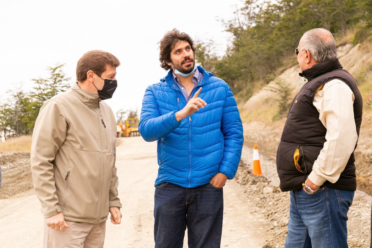 Avanza la obra de pavimentación de la Ruta N°1 en la bajada del Lago Khami