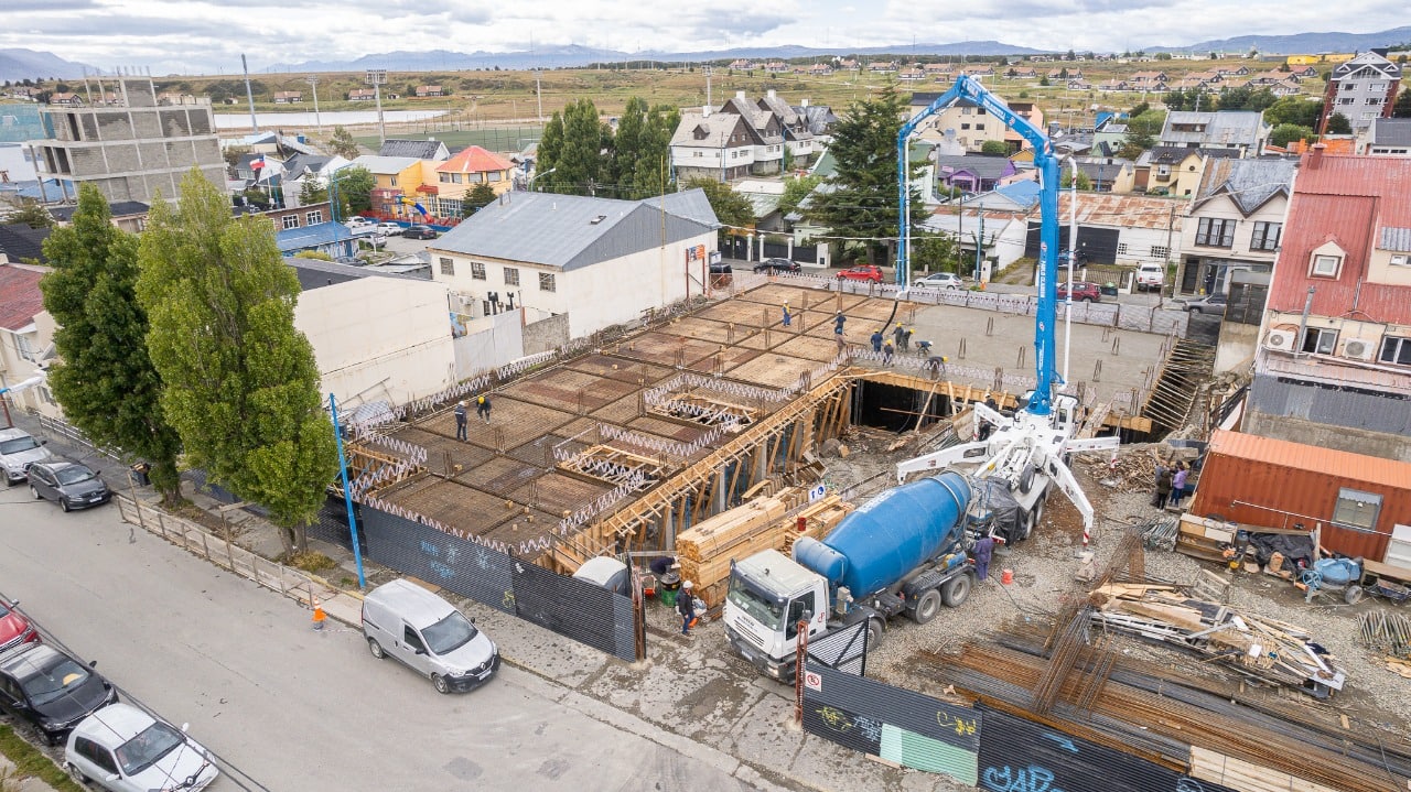 Melella recorrió el avance de la obra del Centro de Rehabilitación Ushuaia