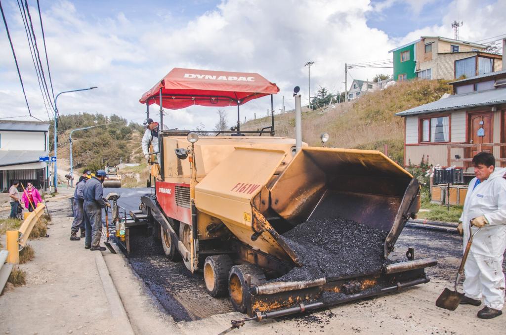 Avanzan las obras de asfalto en el barrio La Cantera