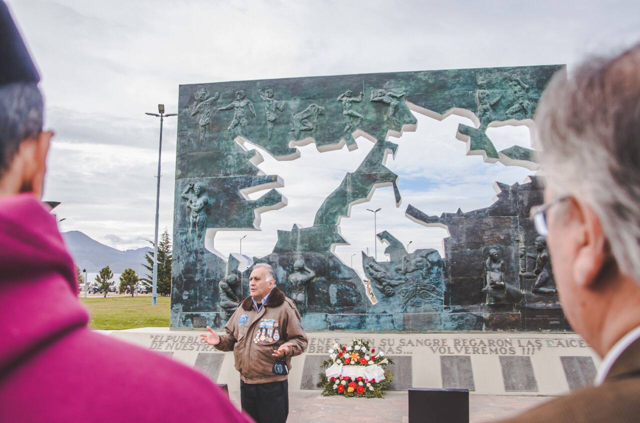 La comunidad musulmana Ahmadía realizó una ofrenda floral a los héroes de Malvinas