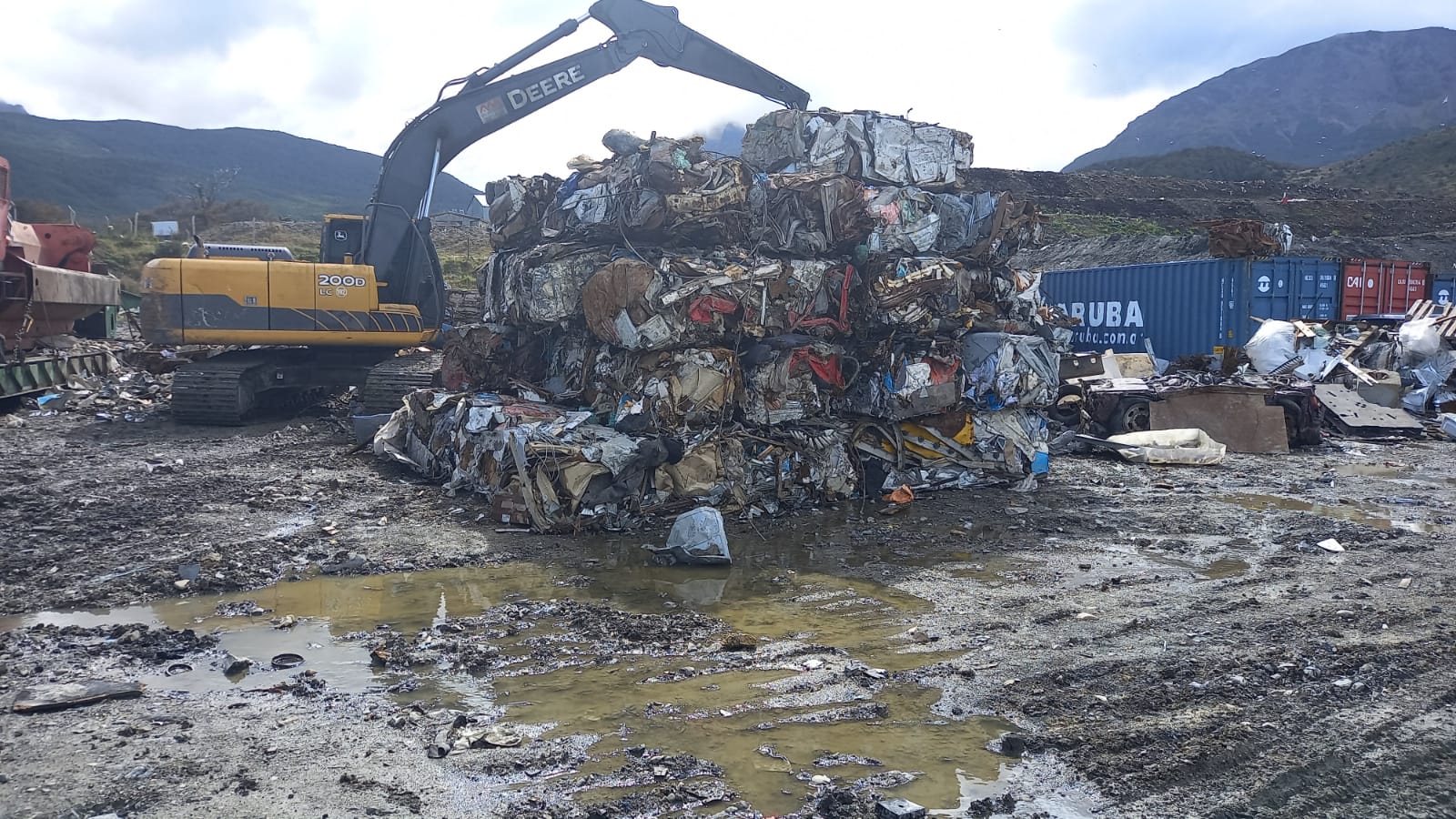 Vuelven los trabajos de compactación de chatarra