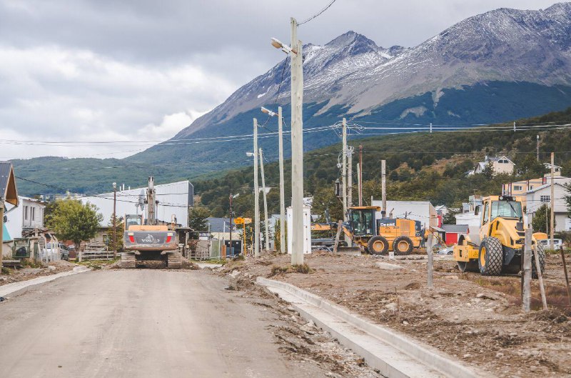 Trabajan en los cordones cuneta del barrio Ecológico