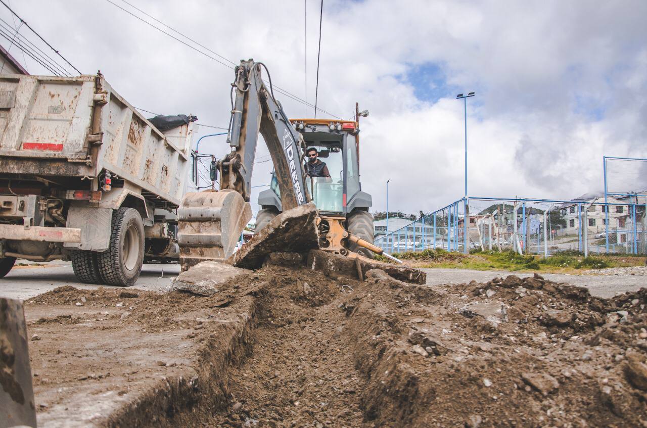 Trabajan sobre la calle Soberanía Nacional