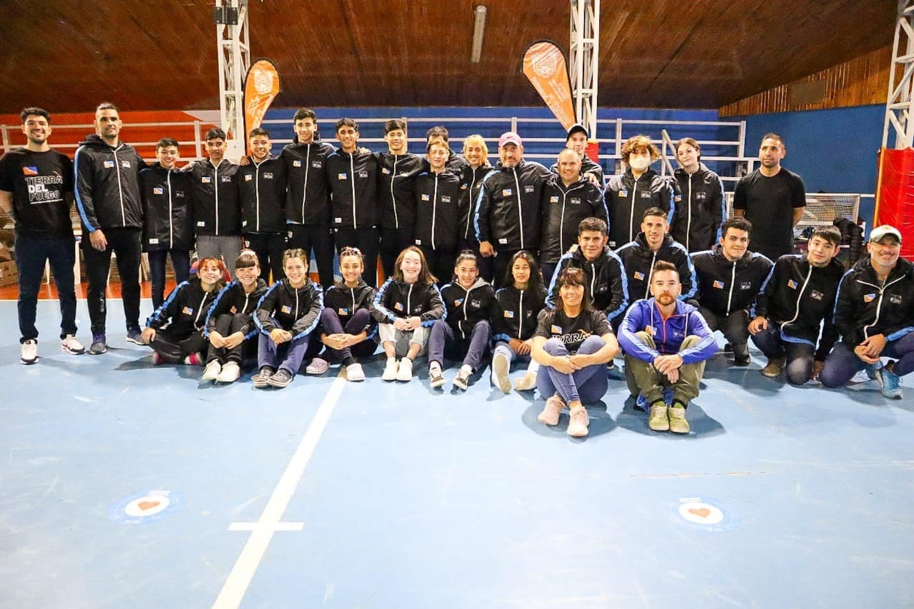 Juegos Nacionales Evita de Playa: los seleccionados recibieron la indumentaria