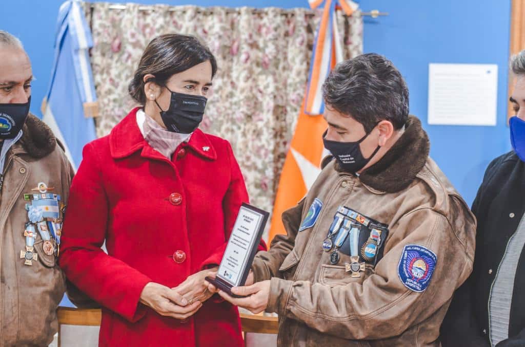 Inauguraron placa en reconocimiento de rol de las mujeres en Malvinas