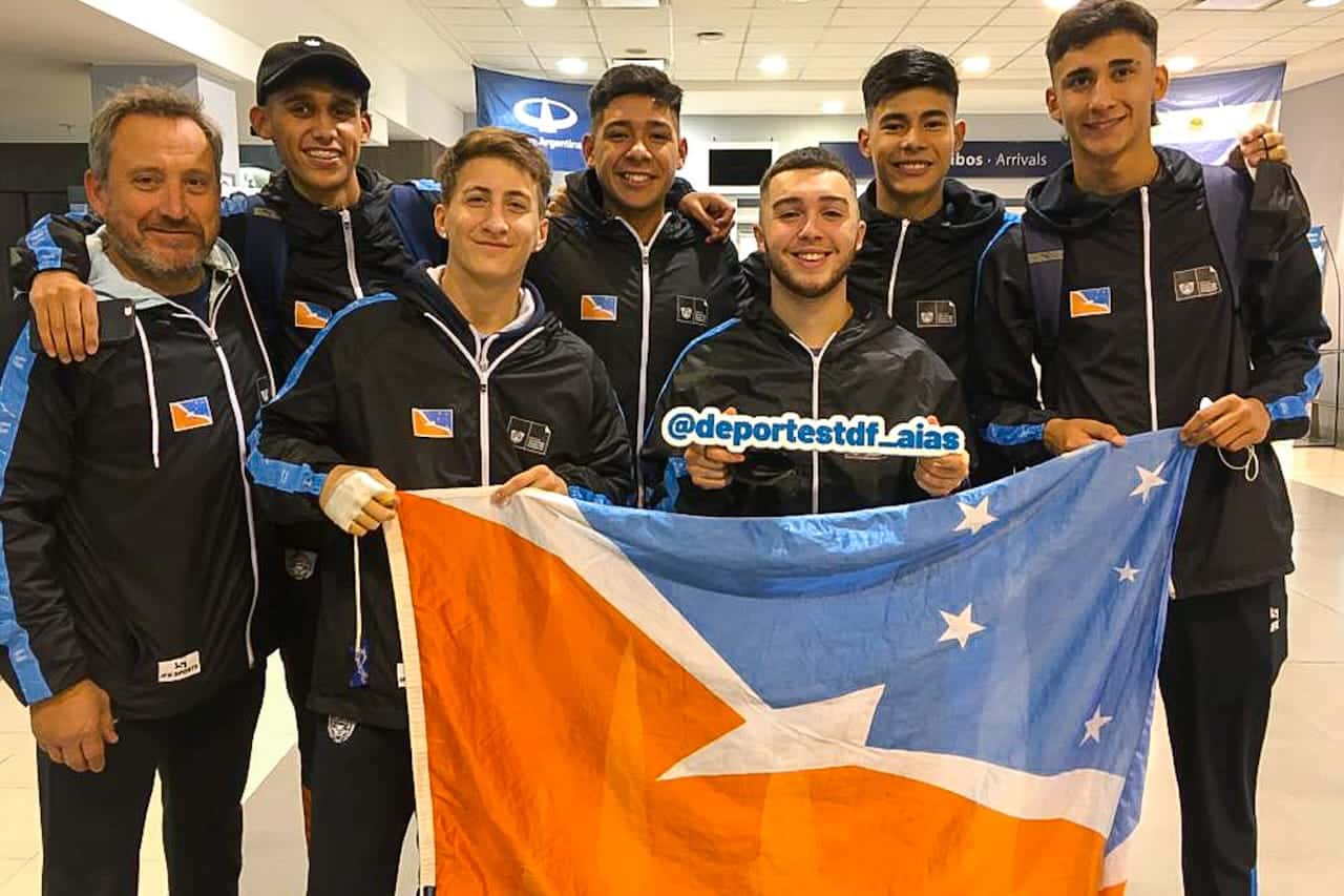 Los seleccionados fueguinos viajan a competir en los Juegos Nacionales Evita de Playa