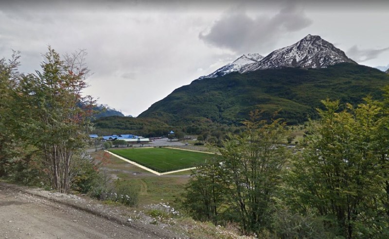 Construirán una cancha de fútbol de césped sintético en el predio del CAEF  | Ushuaia Noticias