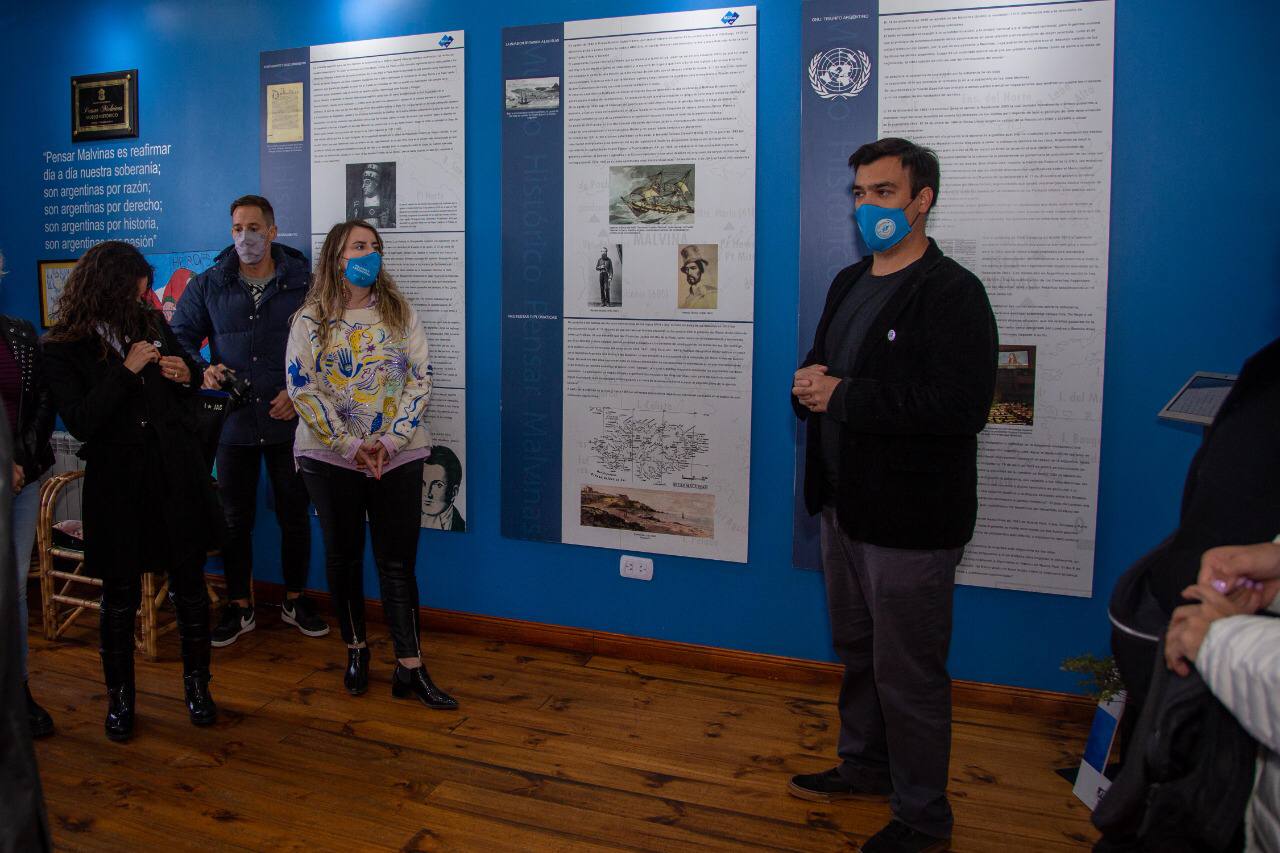 Autoridades de APOC recorrieron el espacio Pensar Malvinas
