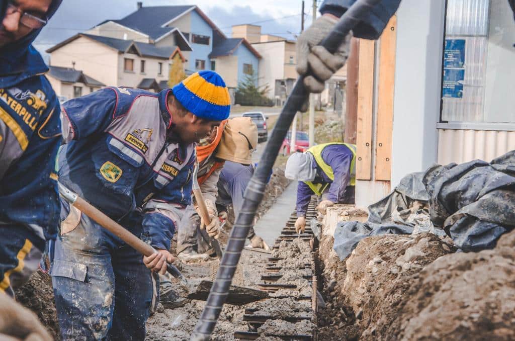 Continúan los trabajos en la calle Los Ñires en el barrio Pipo