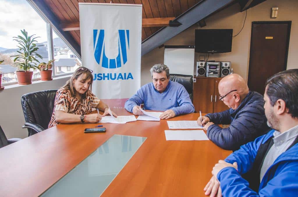 Firmaron el acuerdo para construir la residencia de adultos mayores