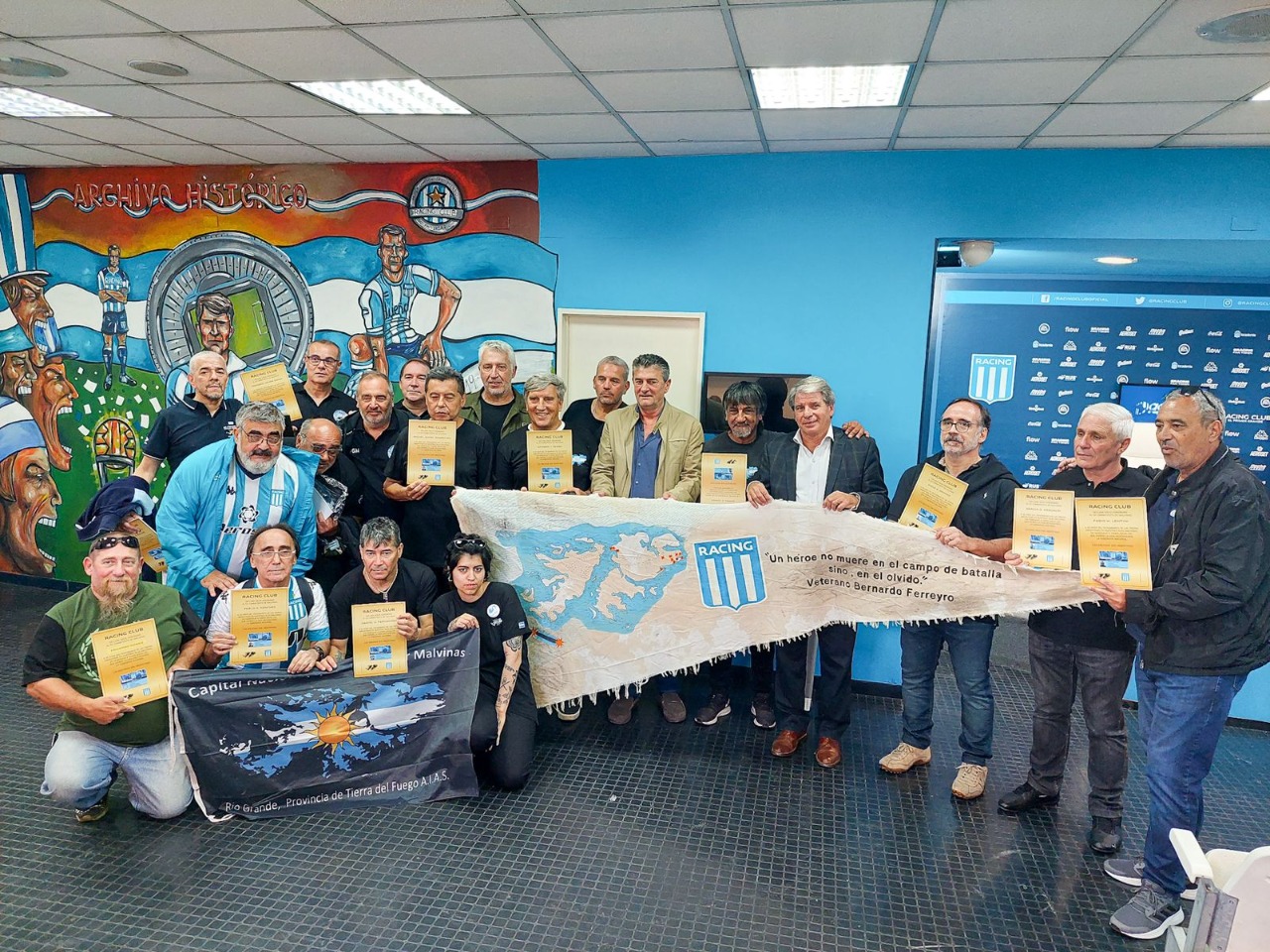 Artista fueguina homenajeó a los veteranos en el Racing Club
