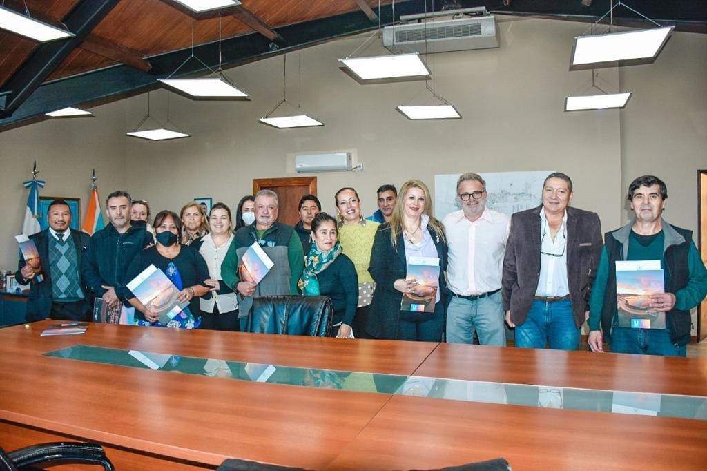 Vecinos de los Barrios Kaiken y La Oca obtuvieron su títulos de propiedad