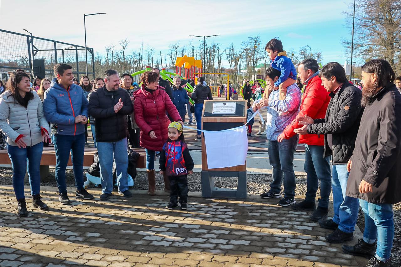 Tolhuin: inauguraron la plaza integral del barrio Karekén