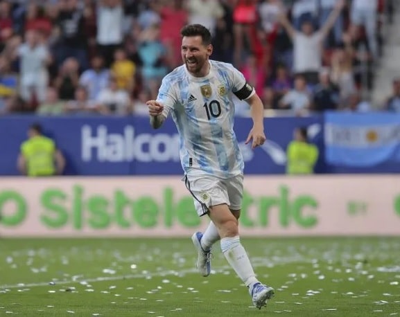 Con cinco goles de Messi, Argentina le ganó a Estonia