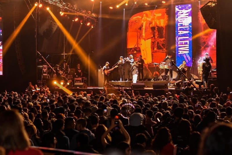 Fiesta Nacional de la Noche Más Larga: Alrededor de 6 mil personas estuvieron en la noche de cumbia
