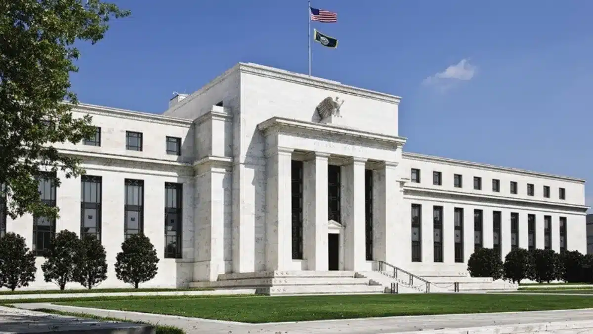 Reserva Federal: Subieron unos 0,75 puntos básicos la tasa para contener la inflación