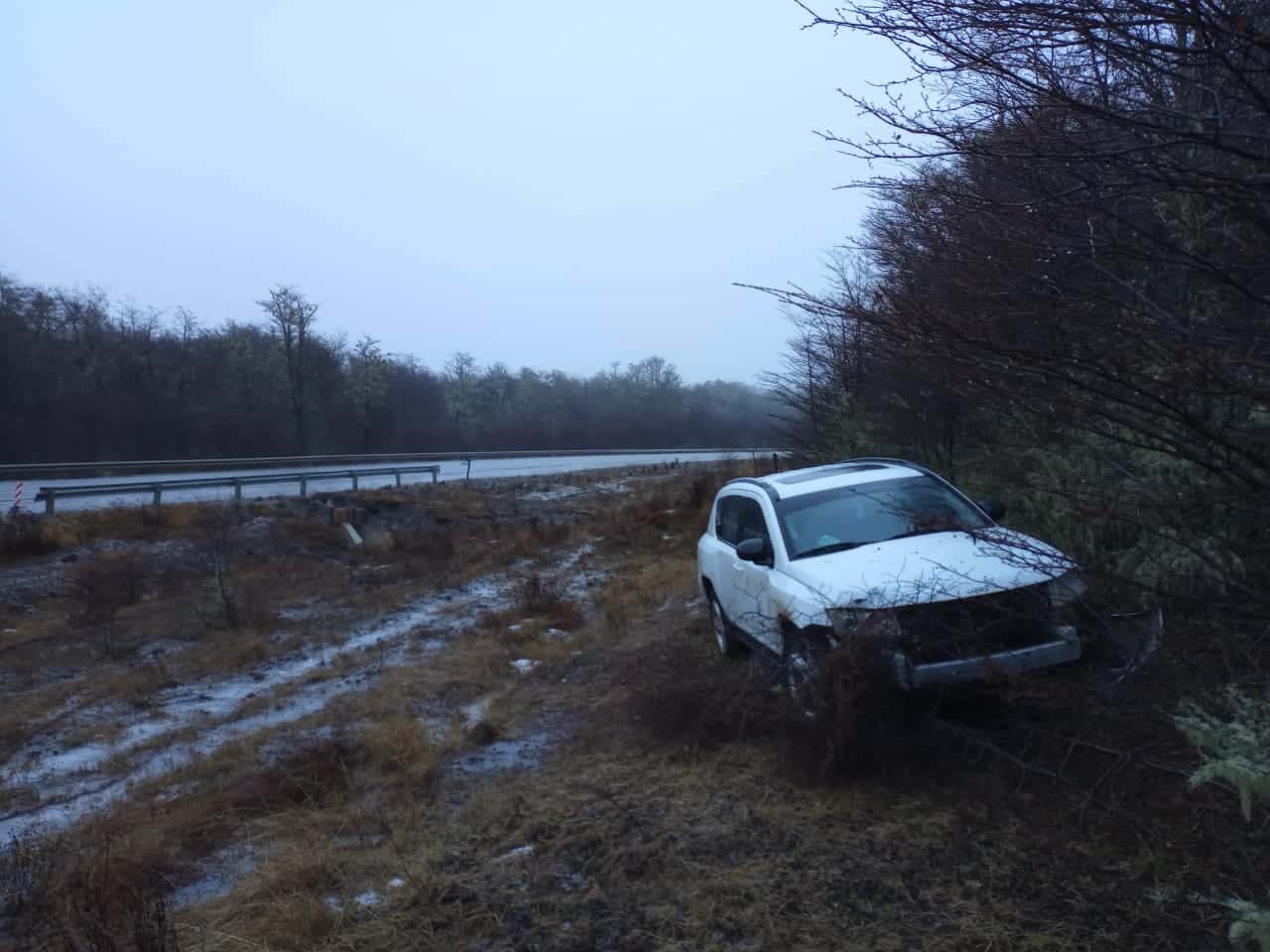 Una camioneta despistó sobre la Ruta 3