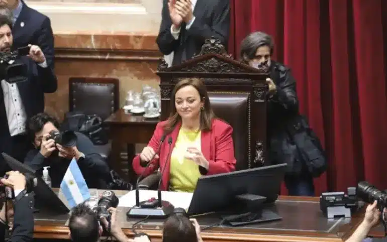 Cecilia Moreau: «Me comprometo a presidir con las normar y reglamentos que se generen»