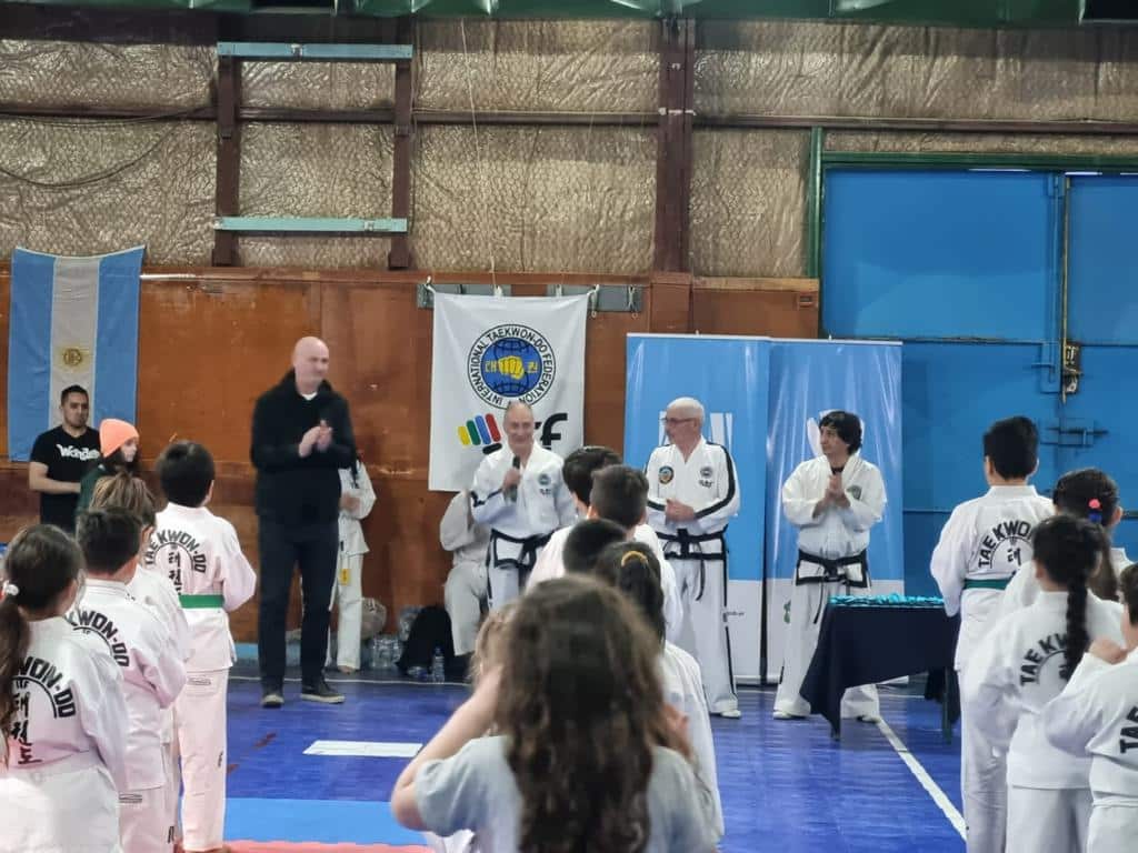 La escuela de taekwondo celebró el mes de las infancias