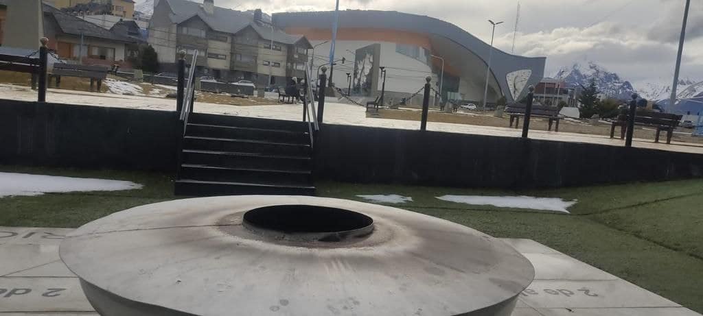Repudian los actos vandálicos en la plaza de Malvinas