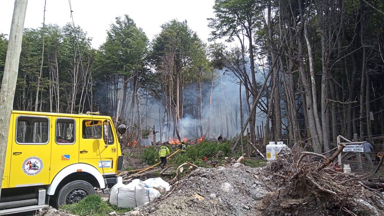 Por la quema de un tacho de basura, se produjo un incendio