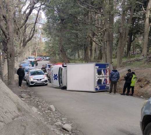 Robó una ambulancia y la chocó en el barrio Dos Banderas