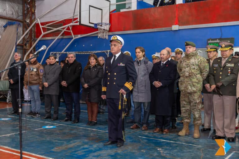 “Destacamos la vocación de los hombres y mujeres que pertenecen a la Armada Argentina”, expresó Sciurano