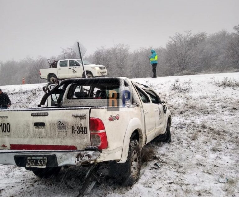 Por las intensas nevadas, volcó en la ruta 3