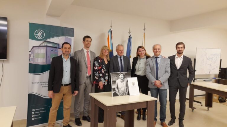 Presentaron un libro homenaje al Profesor Rodolfo Di Leo