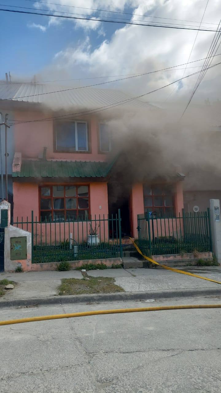 Desperfecto eléctrico provocó un incendio y afectó dos casas