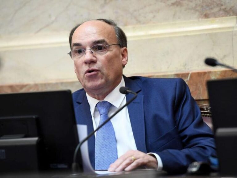 Blanco, a favor de las Paso y de Ficha Limpia