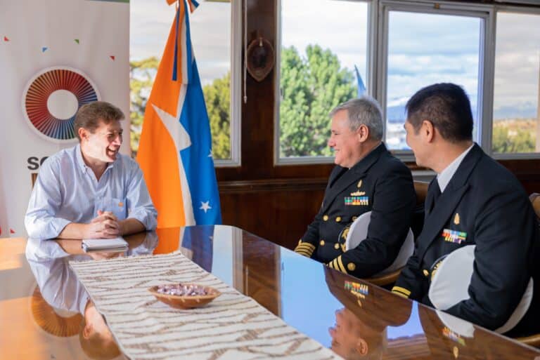 Melella recibió al Capitán de Navío del buque oceanográfico BAP ‘Carrasco’