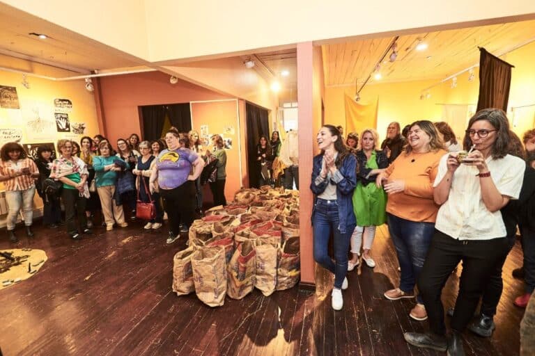 Inauguraron la muestra colectiva «Poner la Mesa»