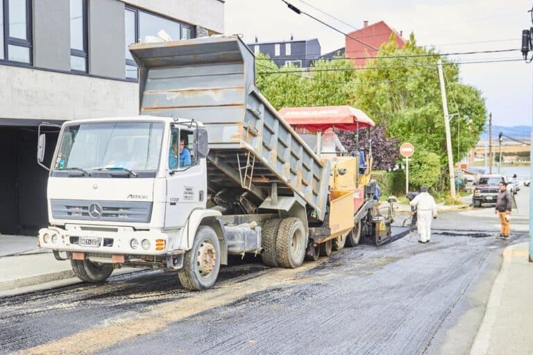 Repavimentaron los tramos de las calles Onas y Monseñor Scriva