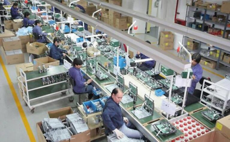 En Tierra del Fuego volvió a caer la producción de celulares, casi a 2 millones menos