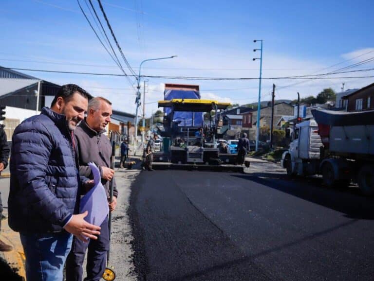 Vuoto recorrió los trabajos de pavimentación de avenida Alem