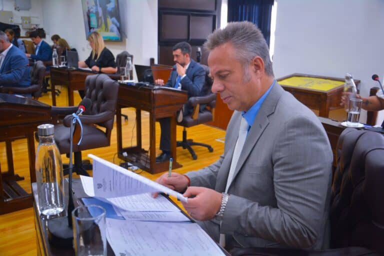 «Es fundamental que la provincia cuente con un presupuesto pero no avalamos un endeudamiento»