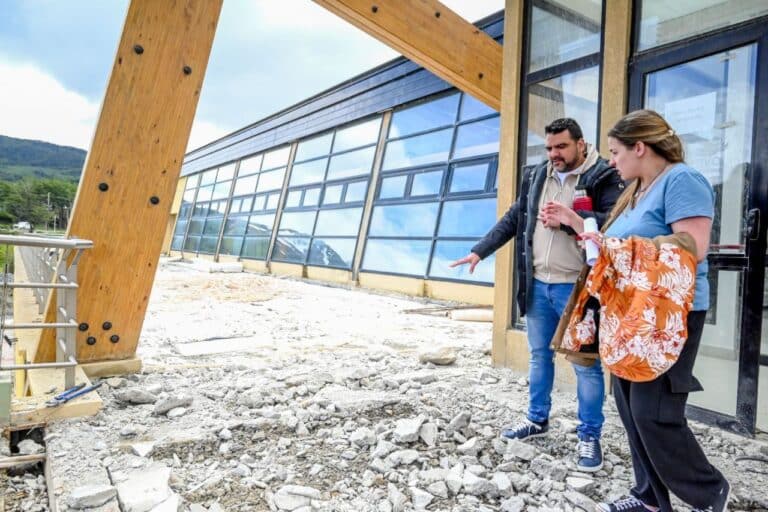Vuoto recorrió las obras del Natatorio del Polo de Andorra